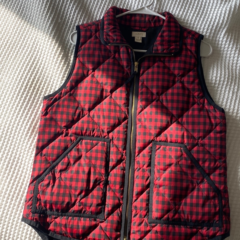 JCrew black are red vest